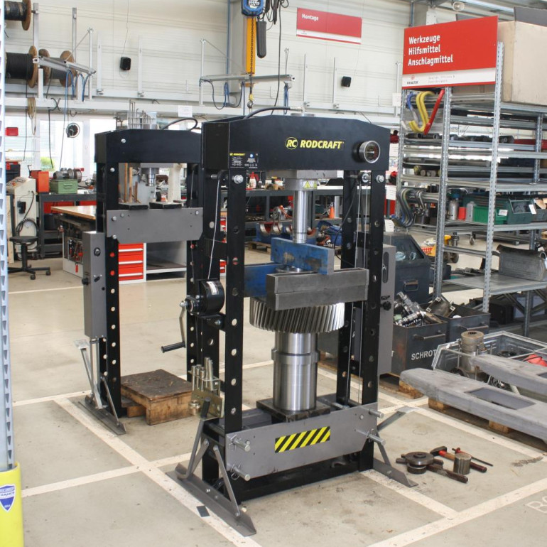 6 100t Presse